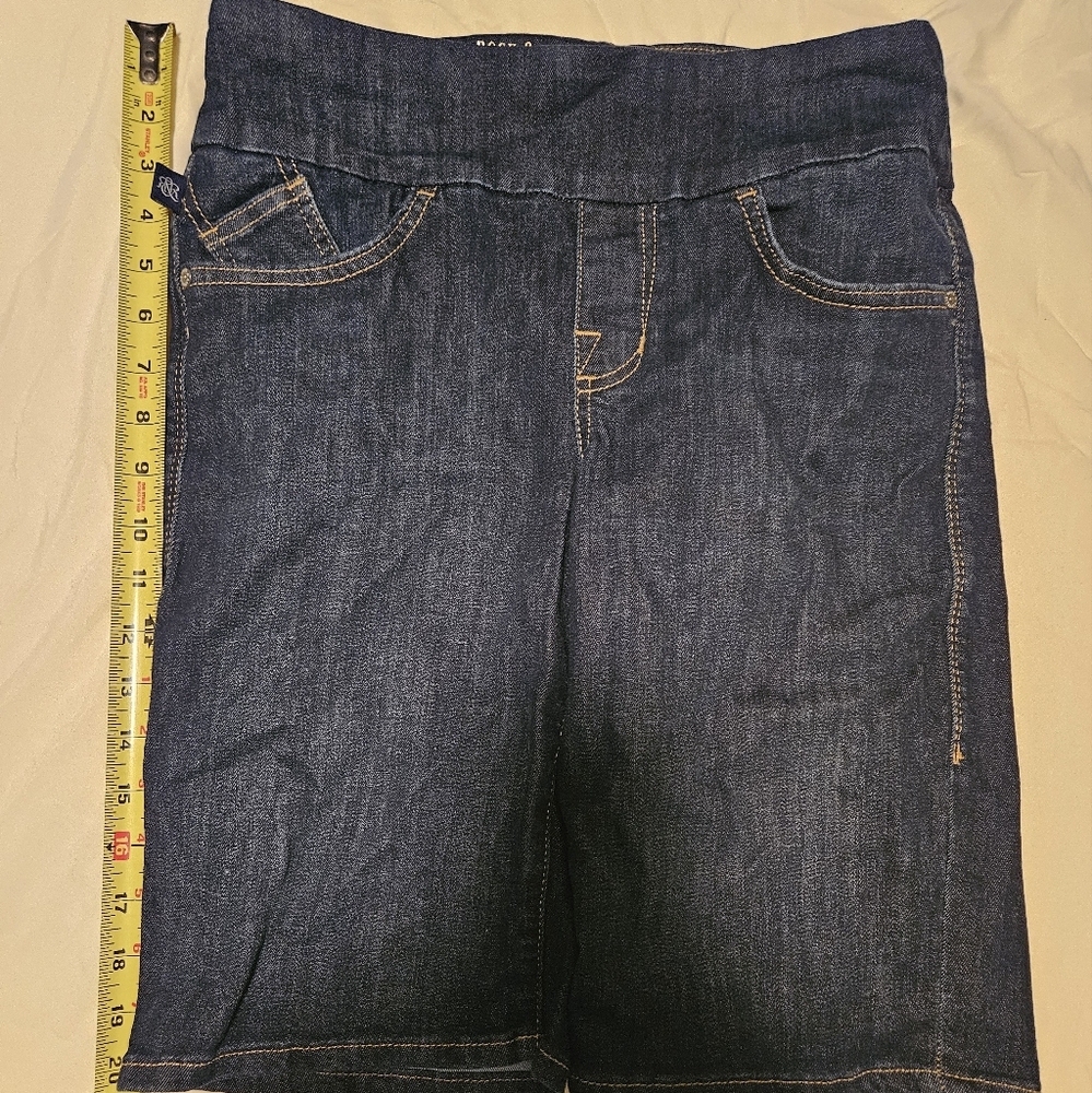Rock & Republic Denim rx Fever pull on Bermuda jean short with pockets 12